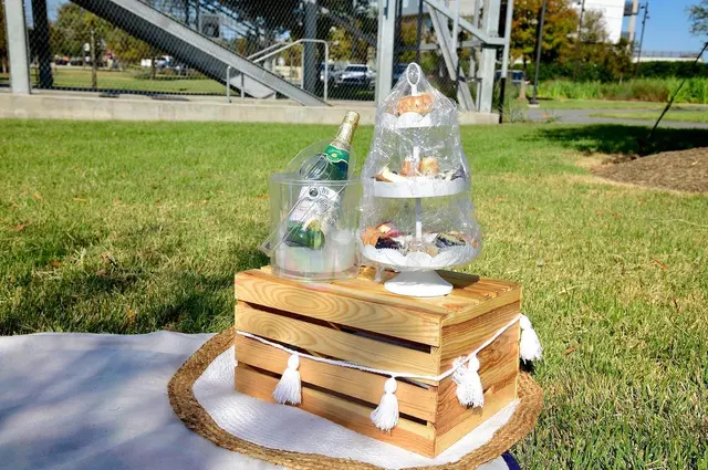 happy-picnic-customers