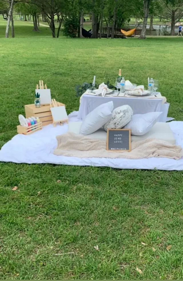happy-picnic-customers